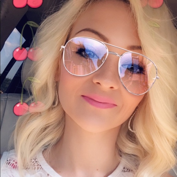 Meet your Posher, Roxanne - Picture 1 of 1